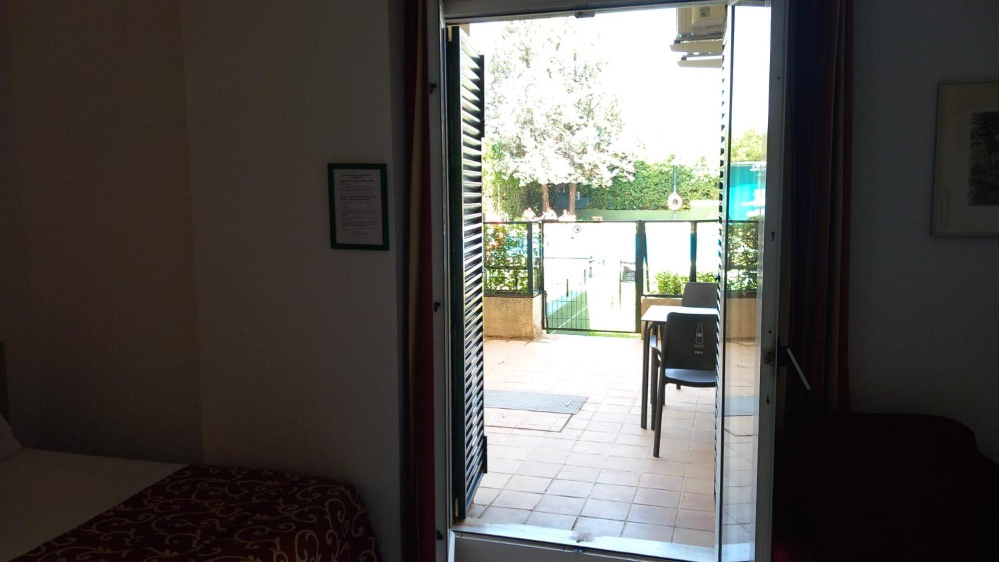 Hospedium Hotel Apartamentos Simon Verde Mairena del Aljarafe Værelse billede